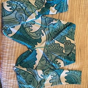 Feed Me Fight Me Blue ocean Leggings Size M